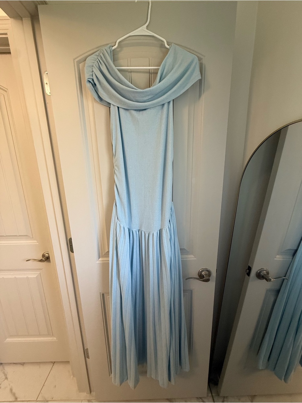 Lioness Off-Shoulder Maxi Dress size L